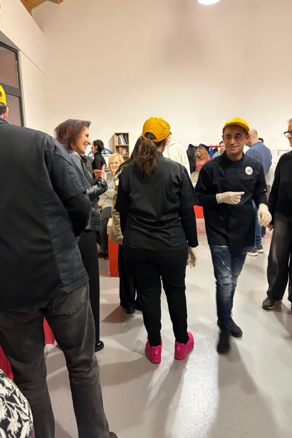 Accogliendo gli ospiti.